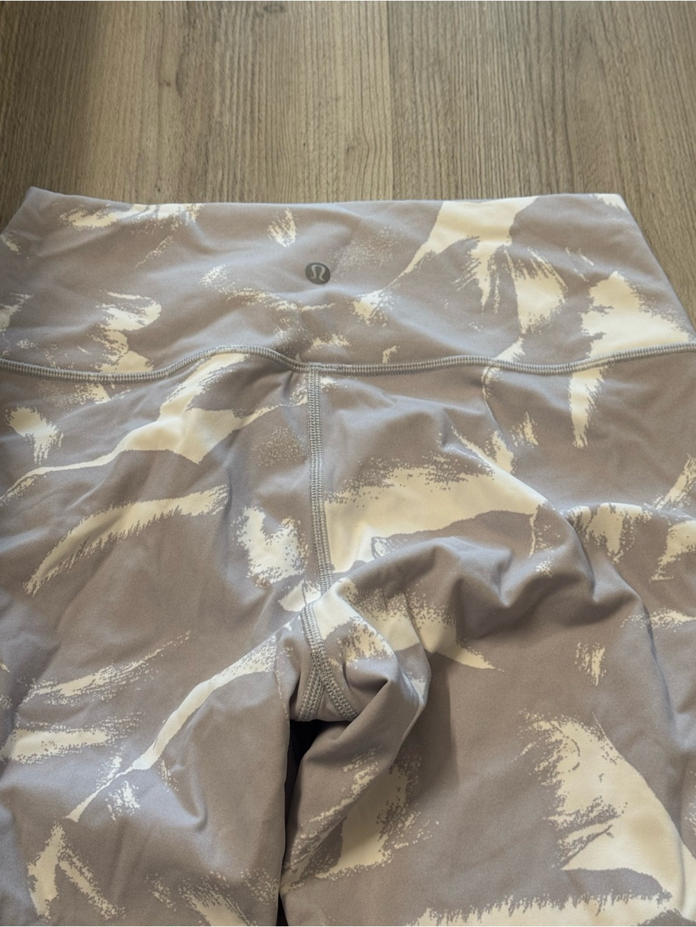Lululemon Neutral Gray and White Print Leggings (10)